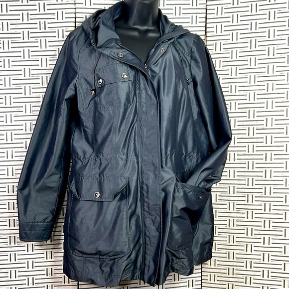 Pendleton nylon and poly Rain jacket - Picture 2 of 15